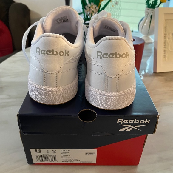 New size 8 1/2 Reebok Classics with box - Picture 4 of 6